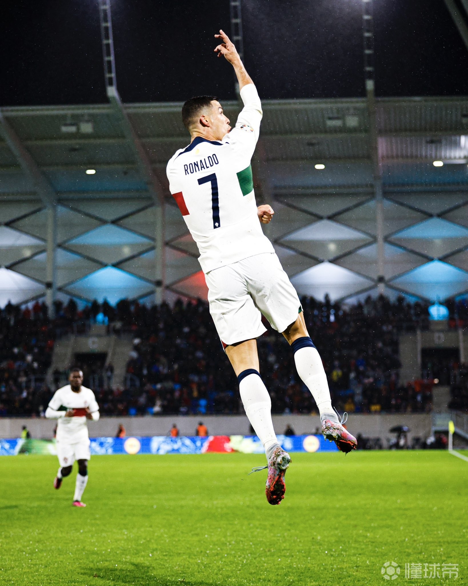 开云体育登录-关于葡萄牙队赢得大比分胜利，夺得头名的信息