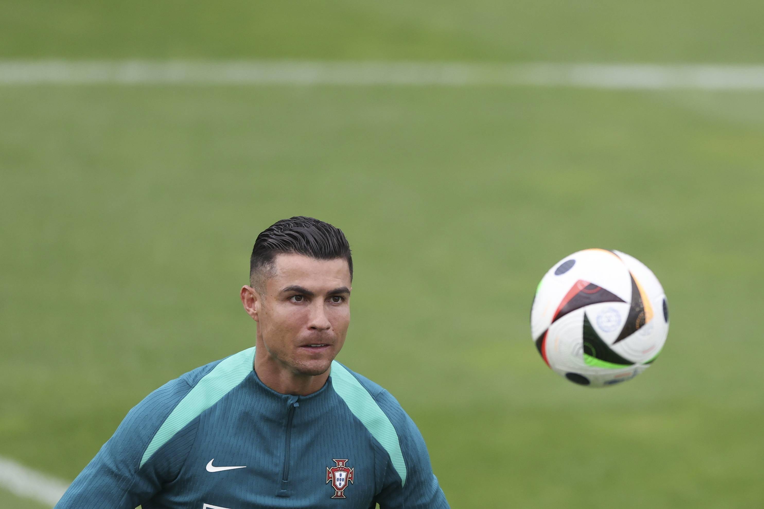 关于葡萄牙队赢得大比分胜利,夺得头名的信息 关于葡萄牙队赢得大比分胜利,夺得头名的信息