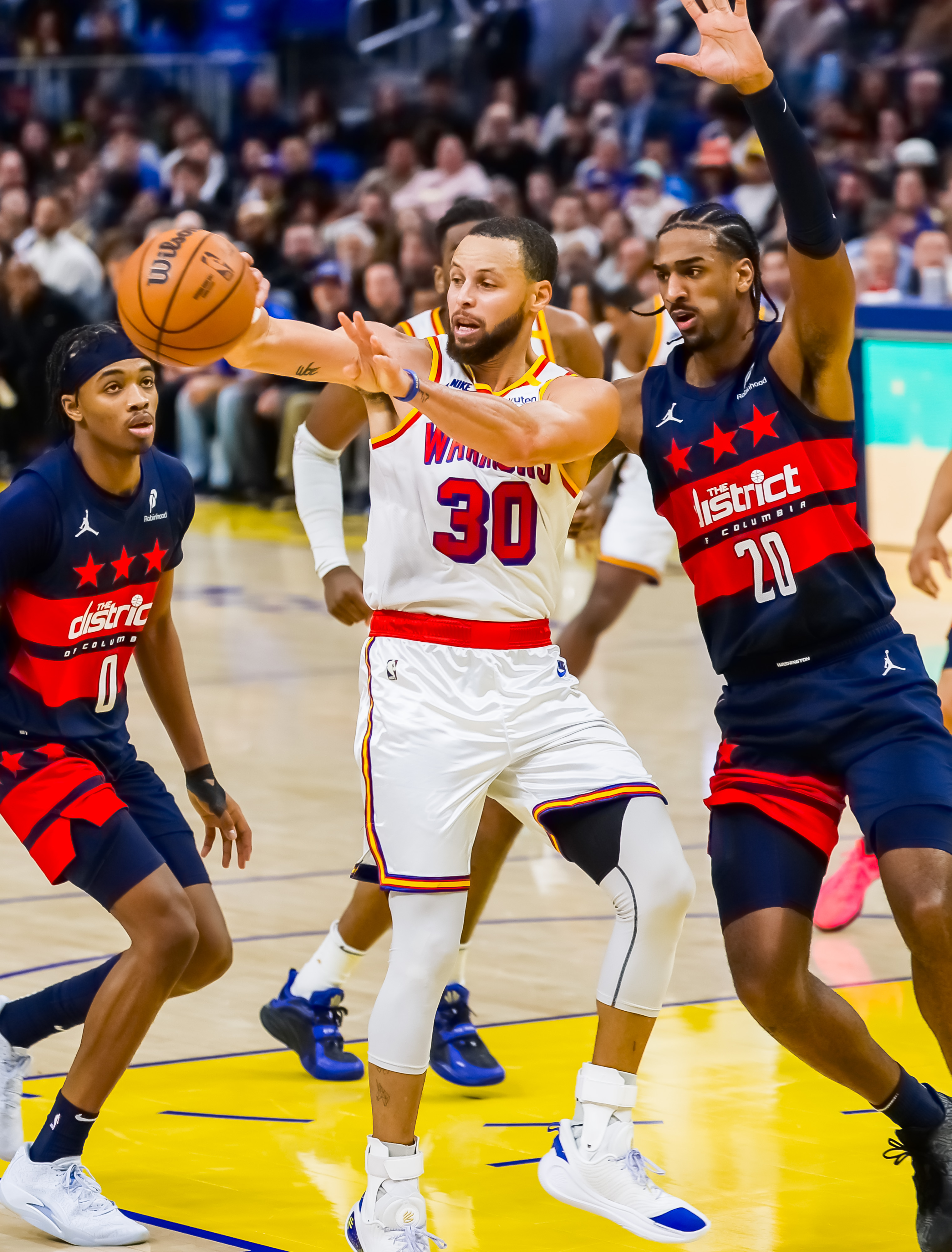 开云体育-美国NBA赛季战况激烈，球队竞争激烈