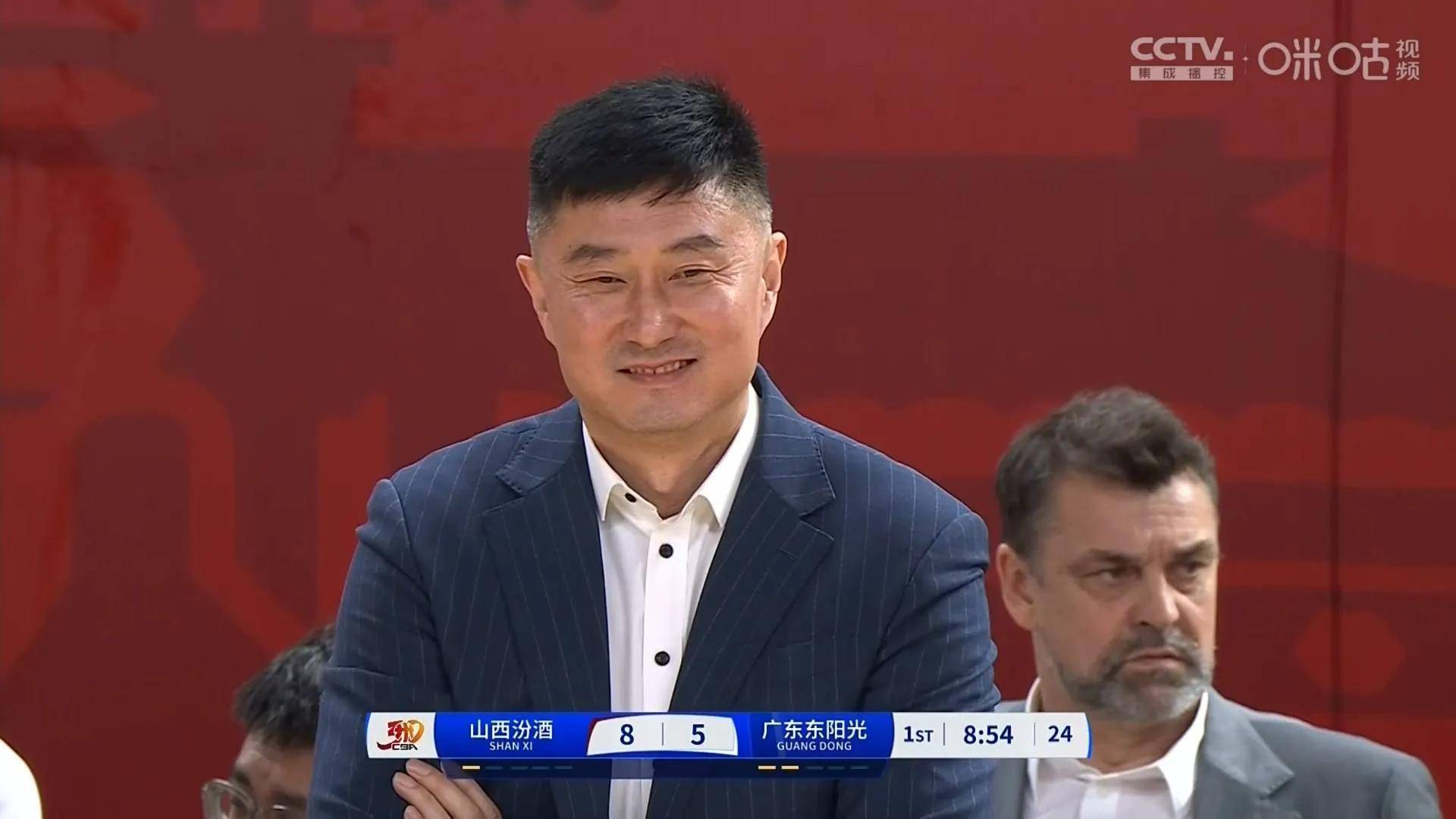 决胜时刻球员表现出色,锁定胜局 决胜时刻球员表现出色,锁定胜局