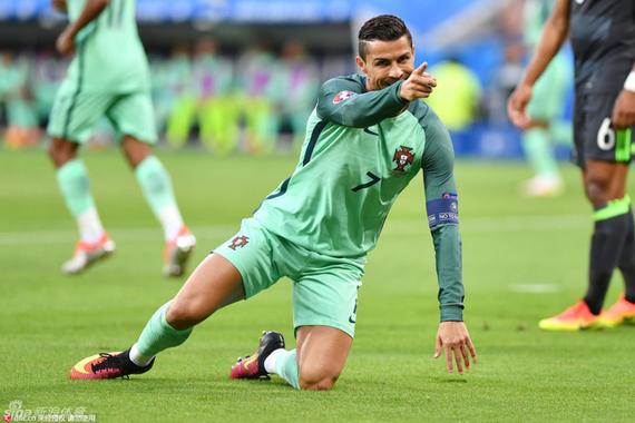 开云体育在线-里昂队员整体发挥出色，士气飙升