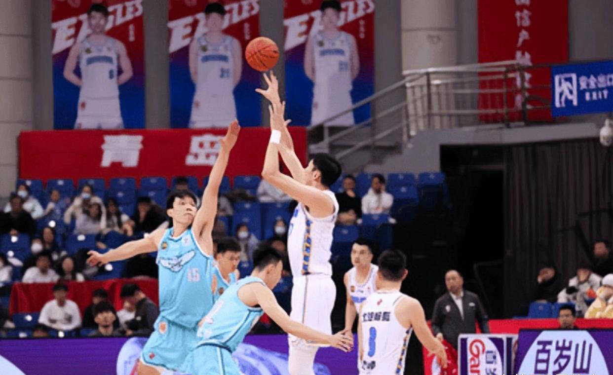 开云体育官方网站-包含安徽男篮主场比赛轻松获胜，士气高昂备战的词条