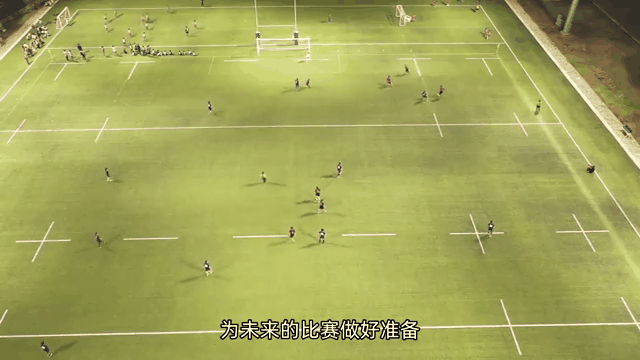 一名球员在比赛中发挥出色,成为全场焦点 一名球员在比赛中发挥出色,成为全场焦点