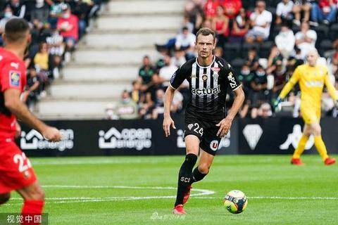 雷恩队后卫受伤,将缺席接下来几场重要比赛的简单介绍 雷恩队后卫受伤,将缺席接下来几场重要比赛的简单介绍