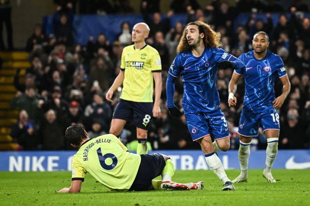 切尔西遭遇双杀,球队连败动摇信心 切尔西遭遇双杀,球队连败动摇信心