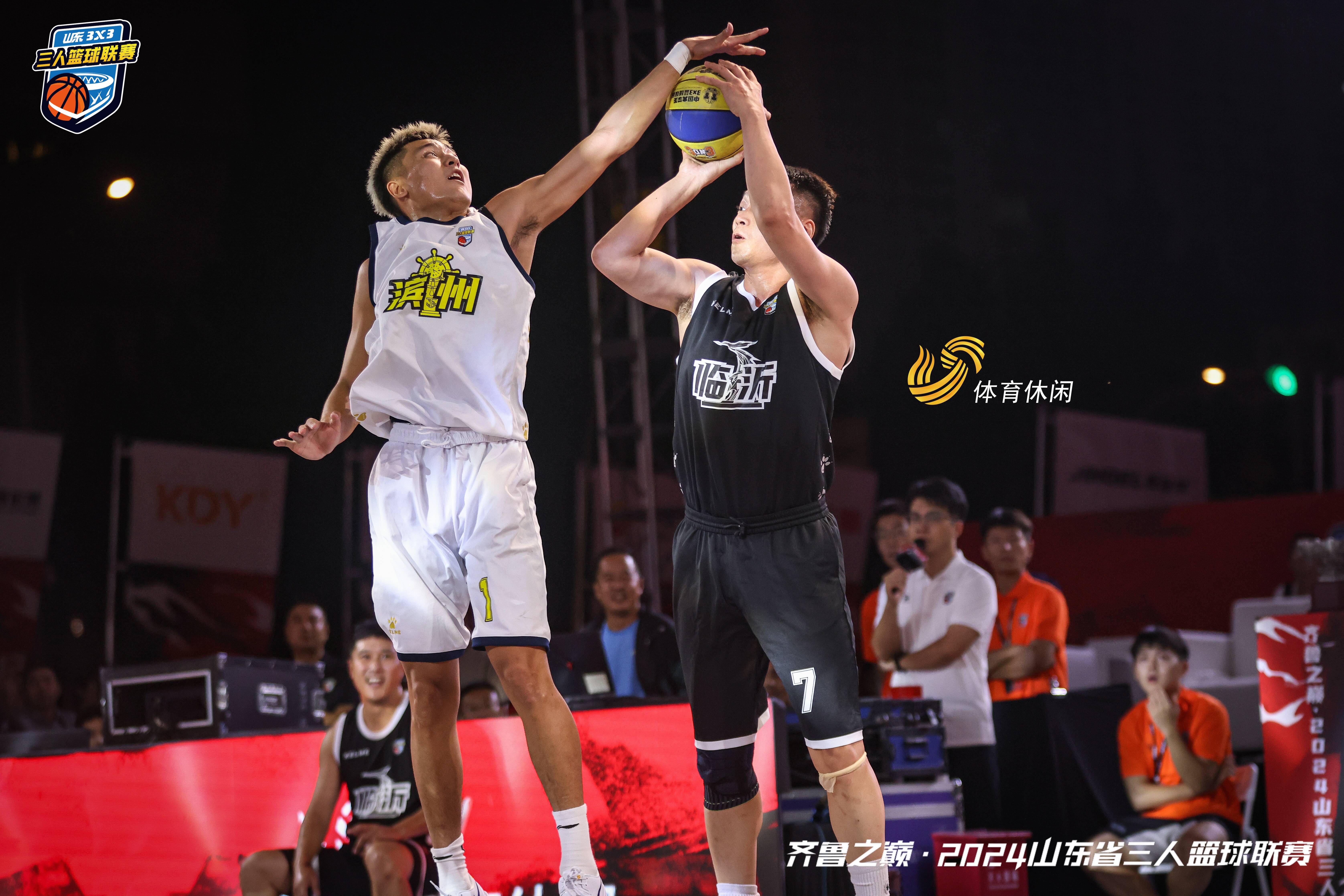 关于一场精彩篮球对决,球员展现超凡表现的信息 关于一场精彩篮球对决,球员展现超凡表现的信息