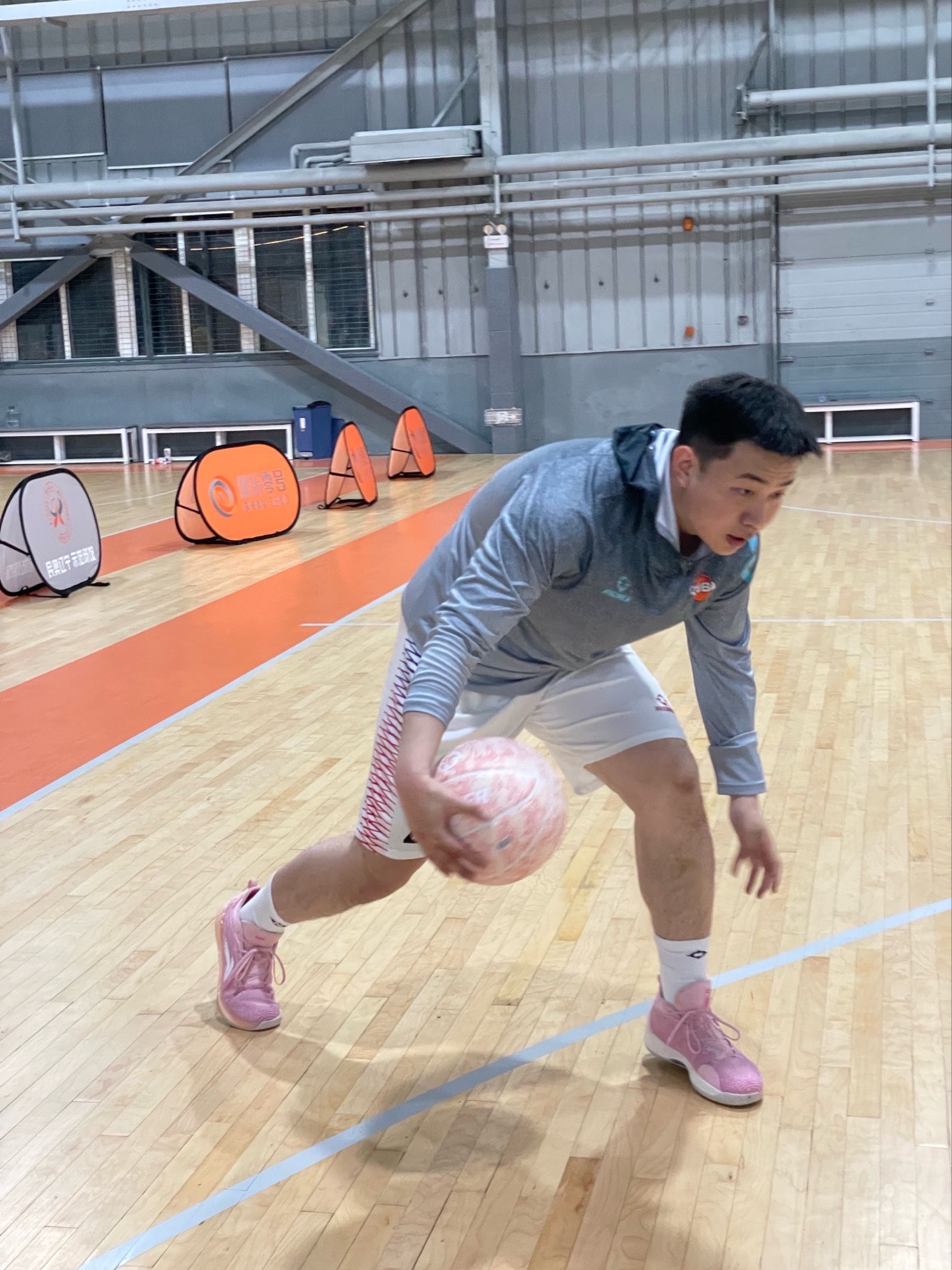 包含纵横球场,球员个人表现引人侧目的词条 包含纵横球场,球员个人表现引人侧目的词条