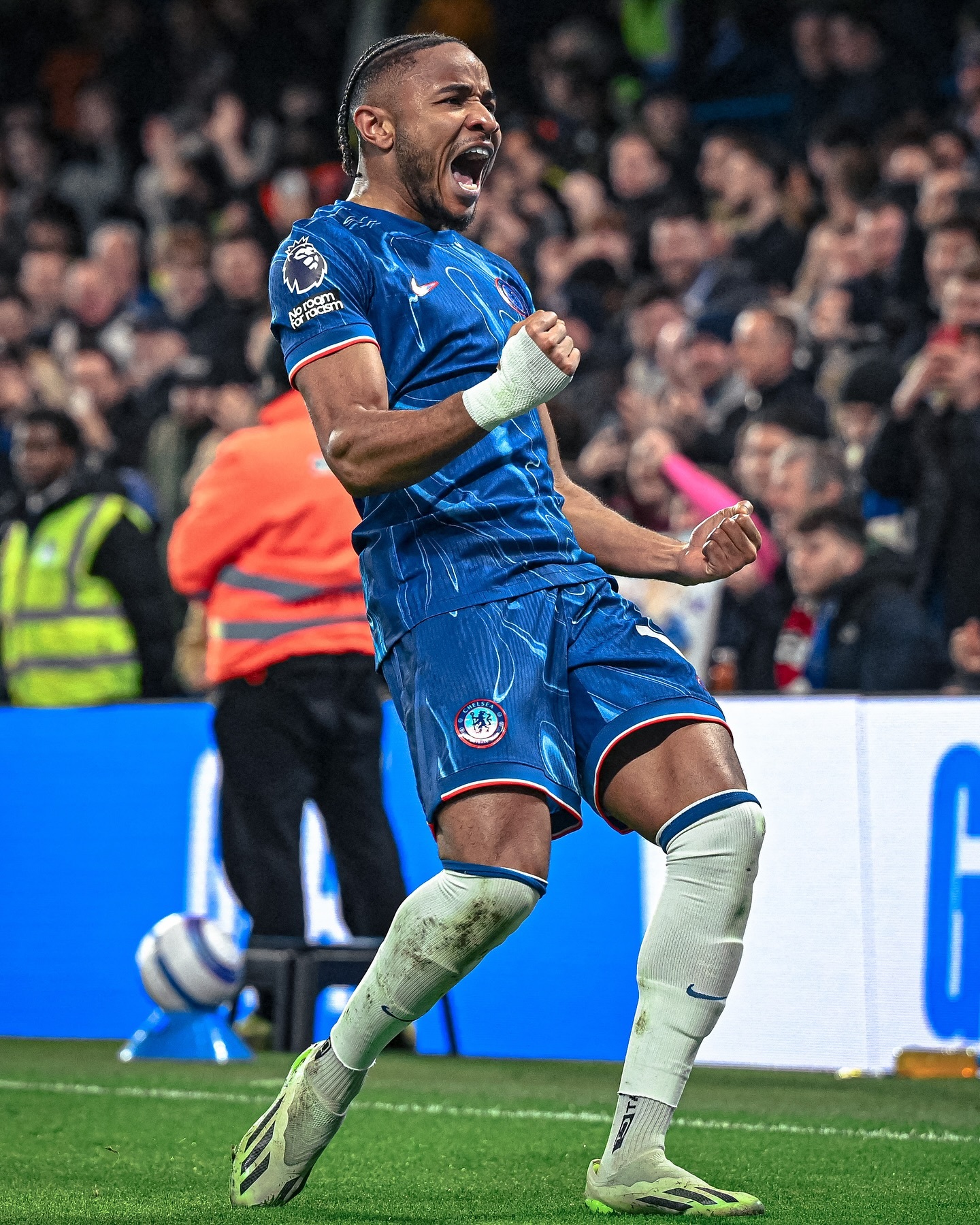 切尔西横扫雷雨,蓝军新疆未来再创高峰 切尔西横扫雷雨,蓝军新疆未来再创高峰