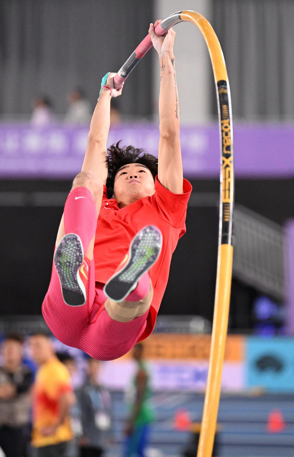 白俄罗斯撑杆跳选手锁定银牌 白俄罗斯撑杆跳选手锁定银牌