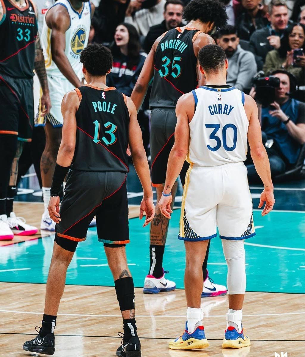 勇士队继续胜奇才,取得西部半决赛首胜 勇士队继续胜奇才,取得西部半决赛首胜