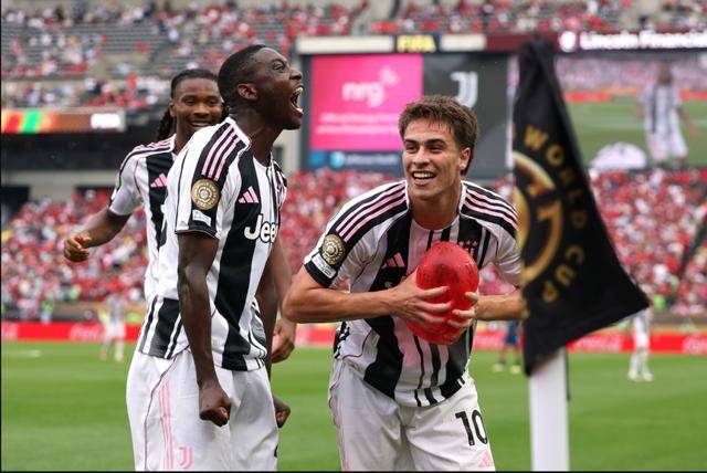 开云体育APP下载-一场角逐！两支德国豪门队伍同场竞技的简单介绍