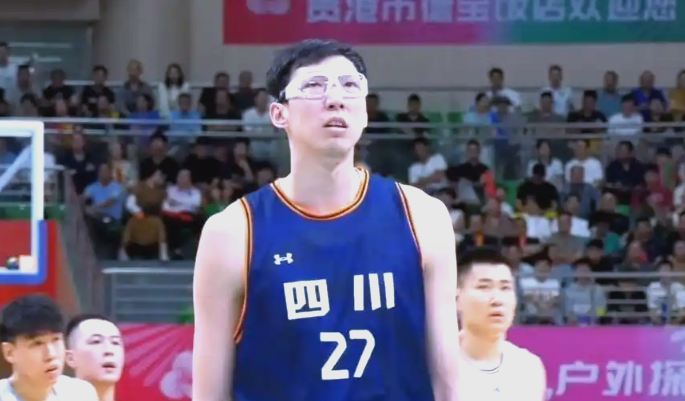 开云体育入口-四川男篮客场逆转,球队整体出色