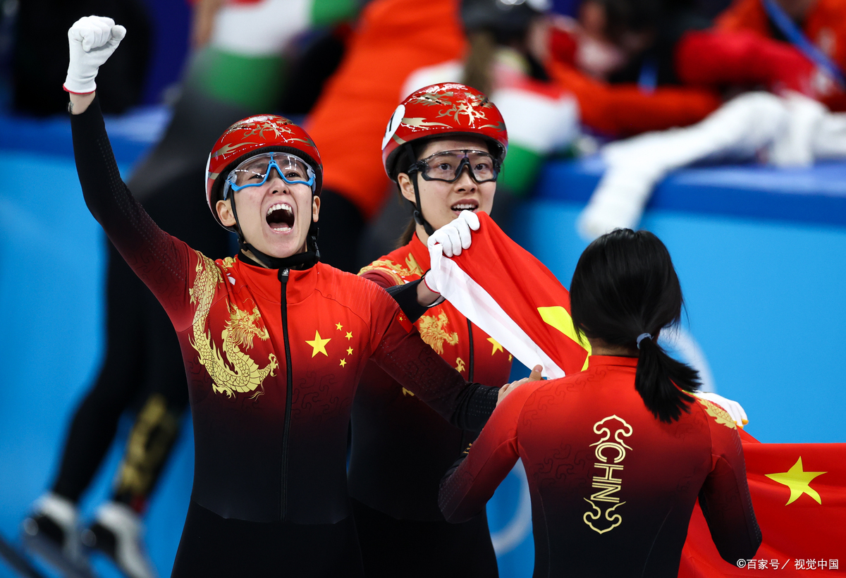 队员拼尽全力,为胜利拼搏! 队员拼尽全力,为胜利拼搏!