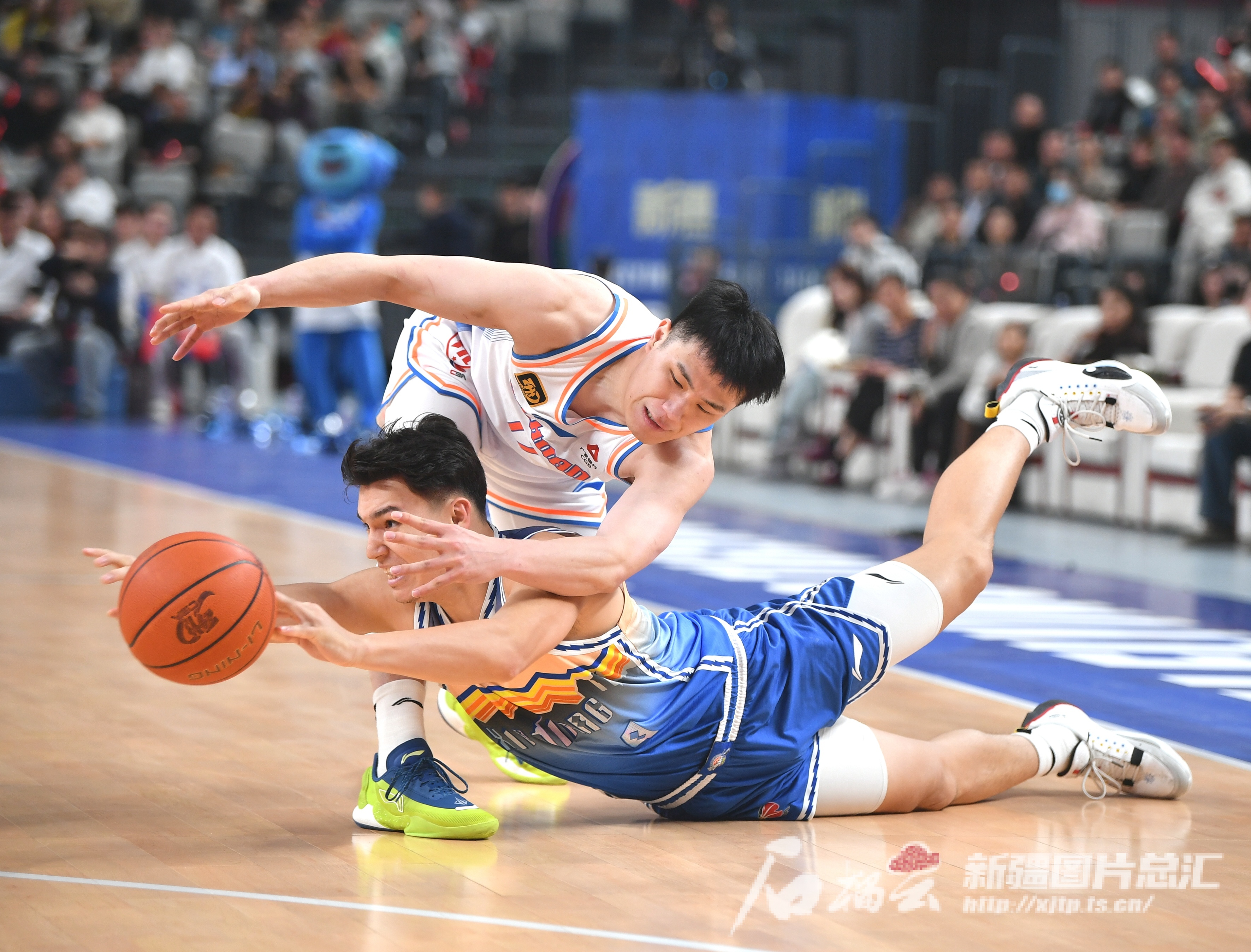 开云体育中国-CBA季后赛首轮：新疆男篮客场击败广厦，总比分2-0晋级下一轮的简单介绍