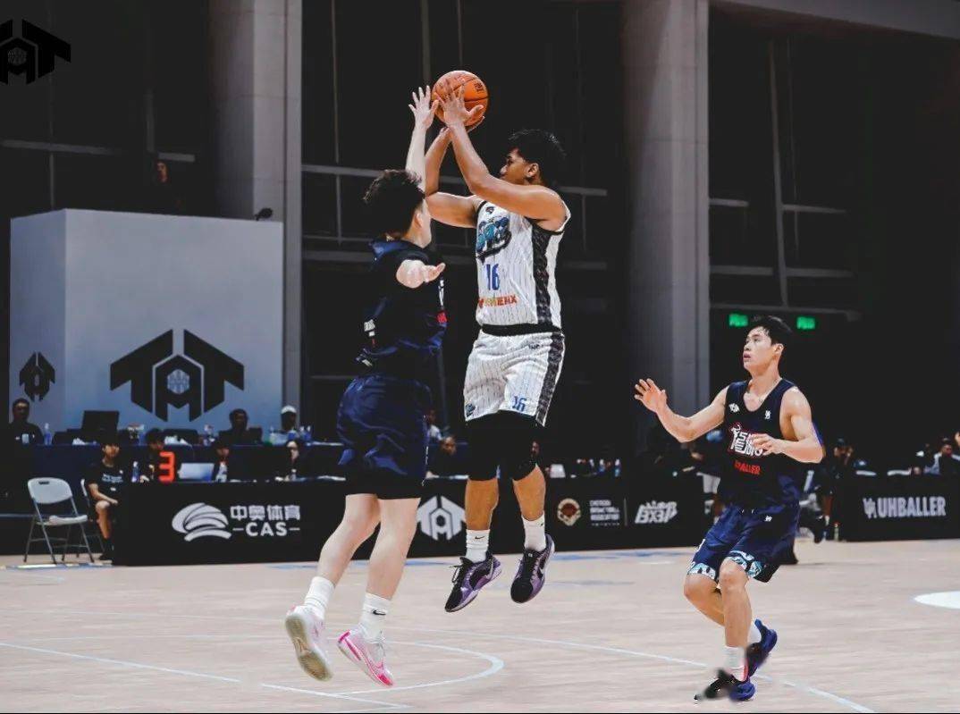 开云体育app-篮球巨星再掀风潮，胜利神助球场称霸