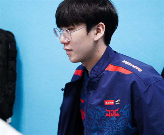 开云体育登录-RNG横扫C9，Ruler单局斩获MVP全球总决赛2:1（深圳）