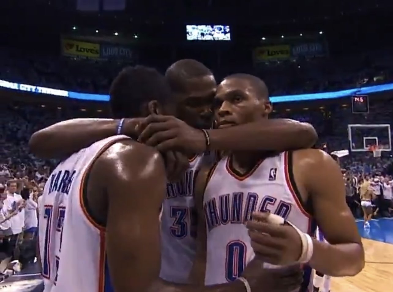 雷霆客场力克勇士,威少高效砍下三双 雷霆客场力克勇士,威少高效砍下三双