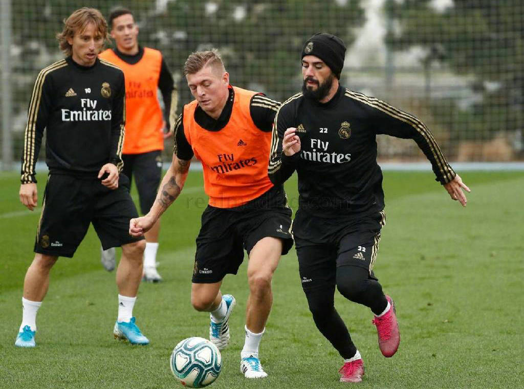 开云体育中国-贴身防守，团队协作，争取第一关卡胜利