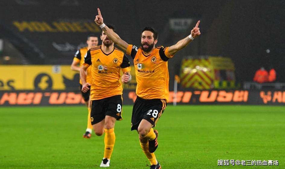 包含狼队后卫加强防守，英格兰足球比赛中稳定阵型的词条