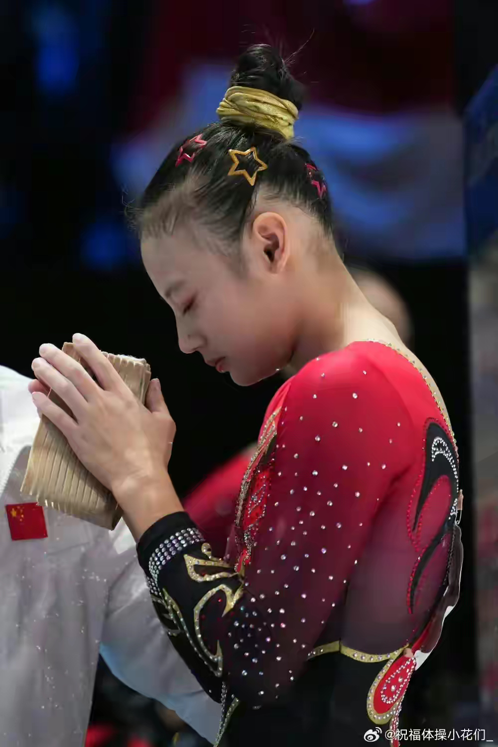 开云体育-悍不畏难！体操选手高难度动作稳定