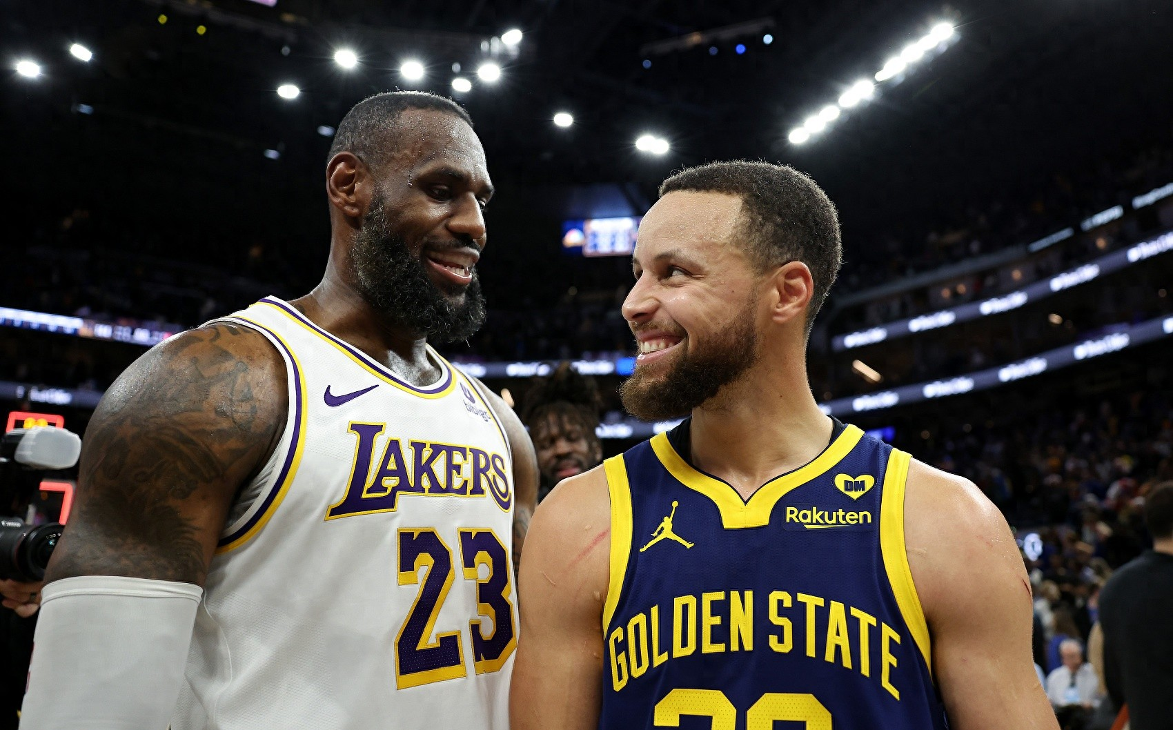 火箭击败湖人,豪取三连胜 火箭击败湖人,豪取三连胜