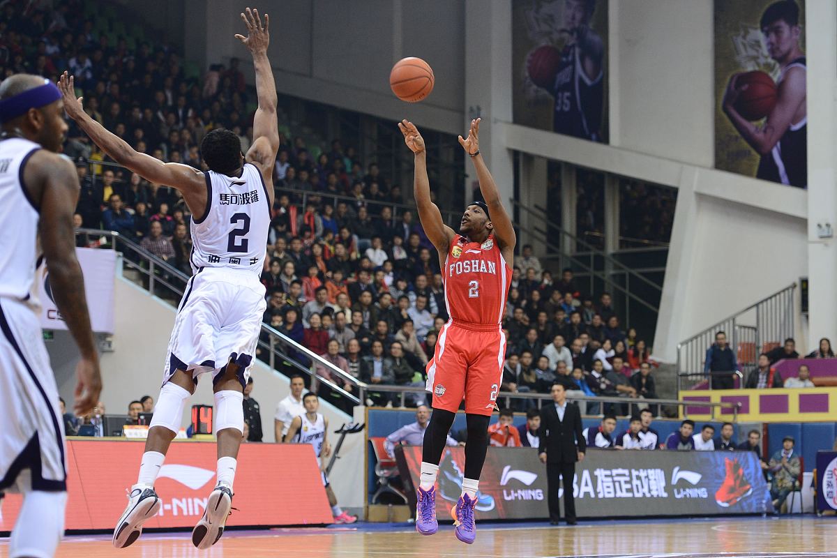 鹈鹕力克雄鹿取得胜利 鹈鹕力克雄鹿取得胜利