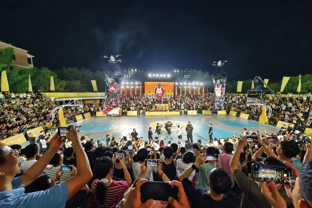 篮球场外新闻不断,话题热度爆表的简单介绍 篮球场外新闻不断,话题热度爆表的简单介绍