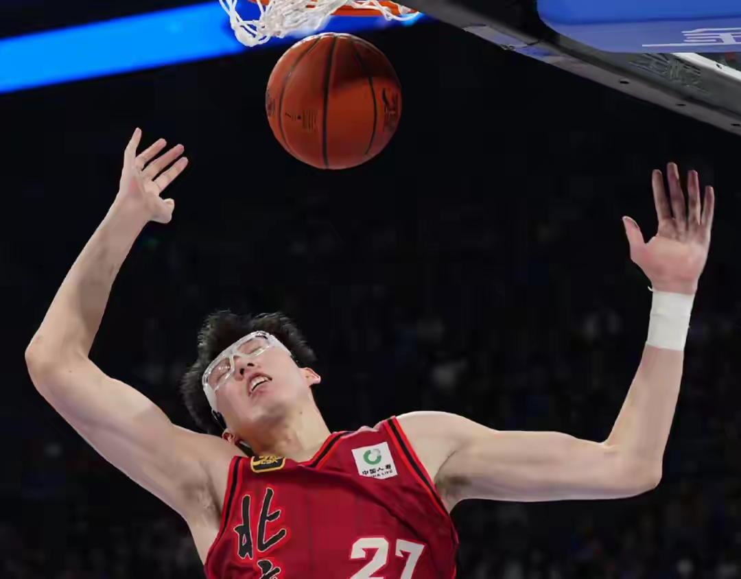 开云体育登录-上海队翻盘青岛队，周琦扛起全队